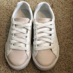 Náutica pink and white tennis shoes